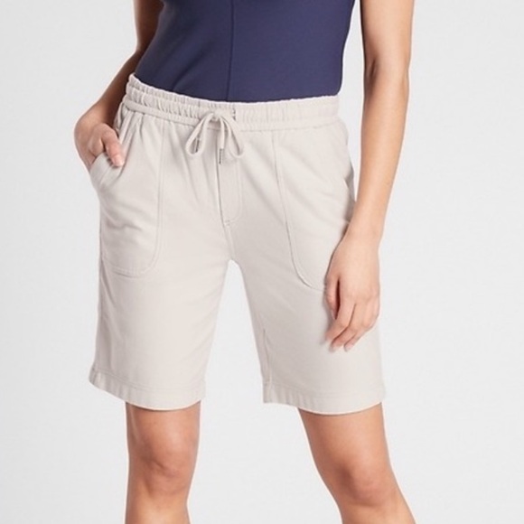 Athleta Ivory Elastic Waist Stretchy Beachy Farallon Bermuda Shorts Size 0 - Picture 1 of 15
